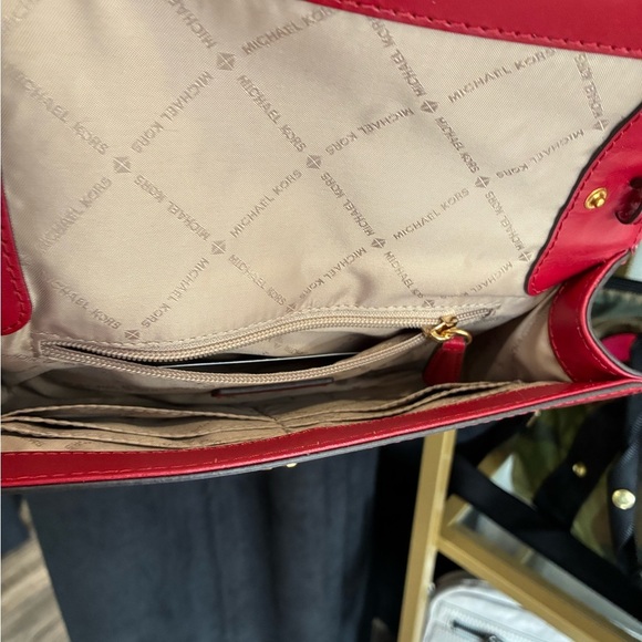 Michael Kors red clutch with gold buckle detail - Picture 4 of 4
